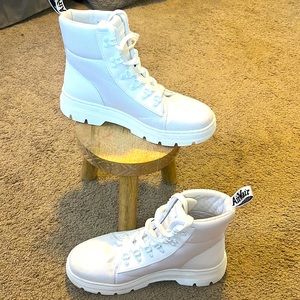 DR. MARTENS Airwair all white combat boots